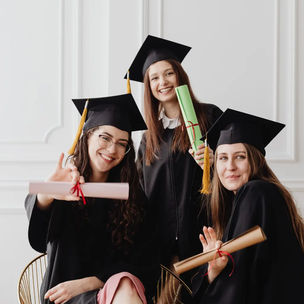 İstanbul mezuniyet töreni organizasyonu - Kep atma töreni, profesyonel sahne ve ses sistemi kurulumu.